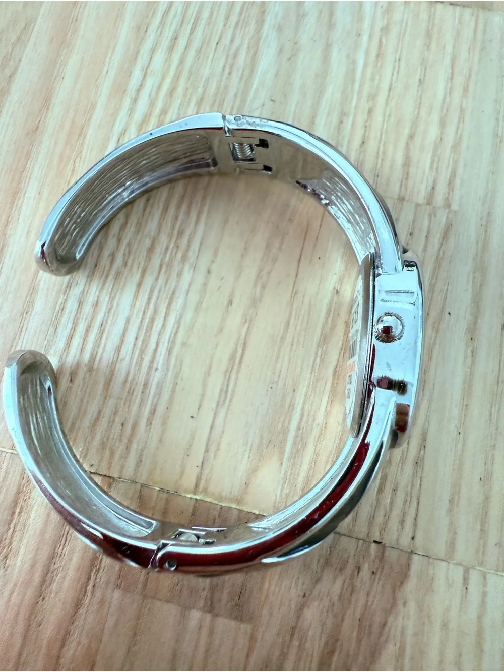 Studio time ladies hinged cuff bracelet watch NEW BATTERY